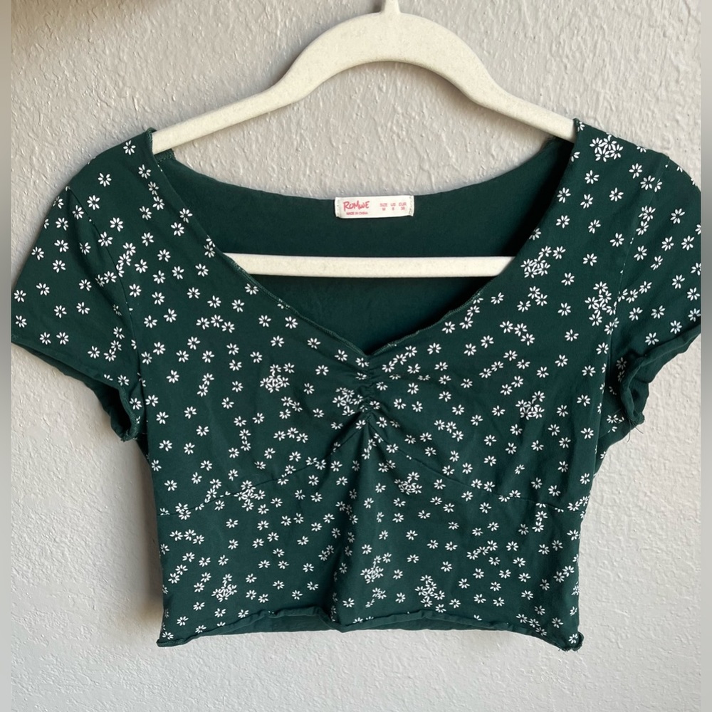 Cropped floral Romwe top